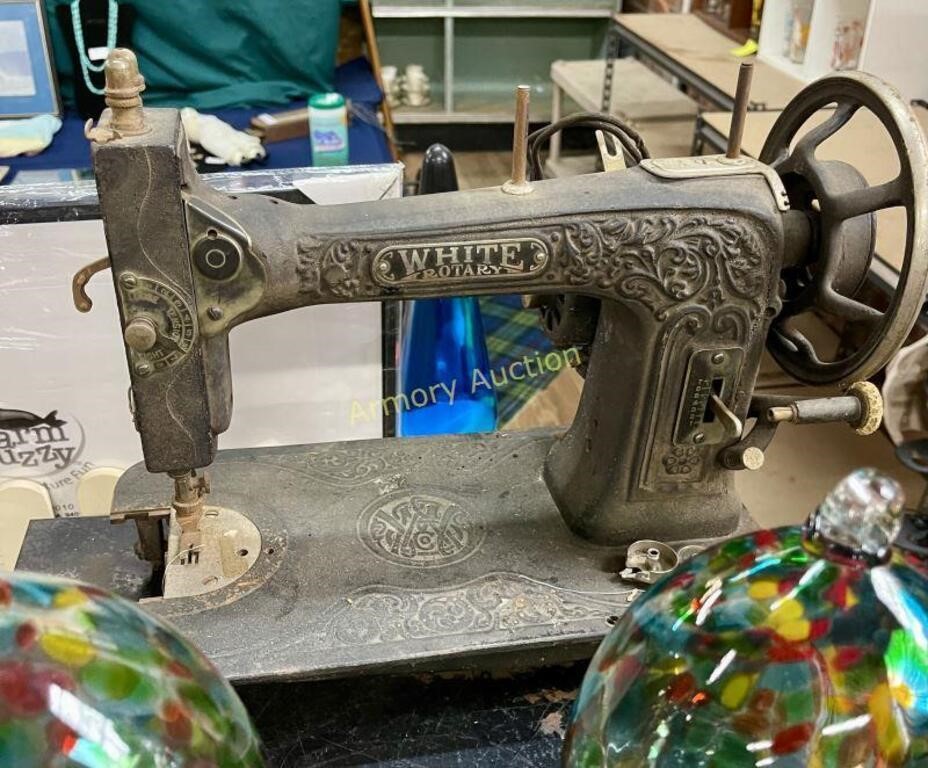 ANTIQUE WHITE ROTARY SEWING MACHINE