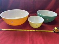 3 Pyrex Nesting Bowls