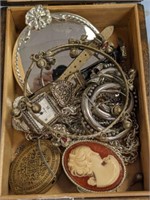 CARVED JEWELRY BOX AND CONTENTS, BROOCH, COSTUME