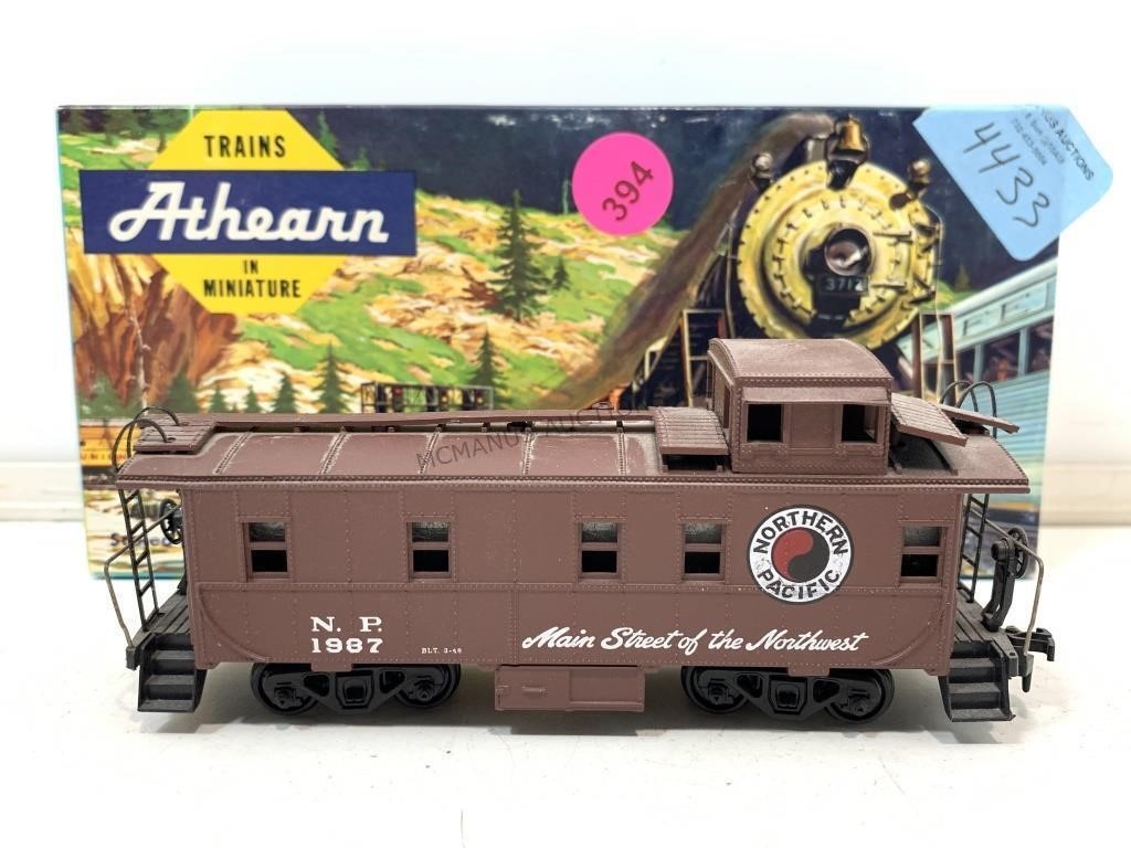 Athearn HO Scale Northern Pacific Cupola Caboose.