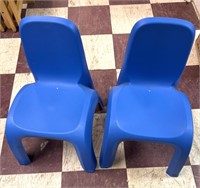 2 kids plastic chairs