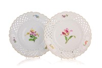 PAIR OF MEISSEN PORCELAIN CABINET PLATES