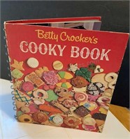 Vintage BETTY CROCKER’s COOKY BOOK 1963