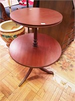 Duncan Phyfe two-tier round table, 16"