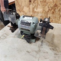 Delta 6" Bench Grinder in Working Order