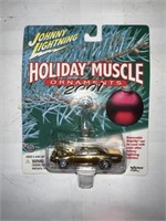 GOLD 2001 HOLIDAY MUSCLE CAR ORNAMENT