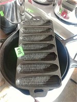 Cast iron corn stick pan