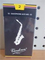 8 Saxophone Alto Reeds SR212