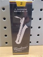 5 Saxophone Baritone SR242 Reeds