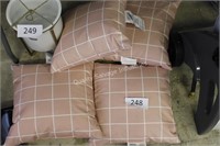 4- outdoor pillows