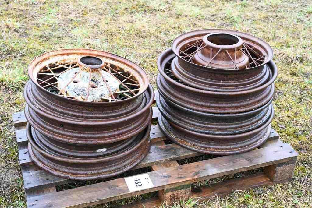 8 EARLY FORD SPOKED RIMS