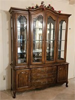 Thomasville Traditional Lighted China Cabinet
