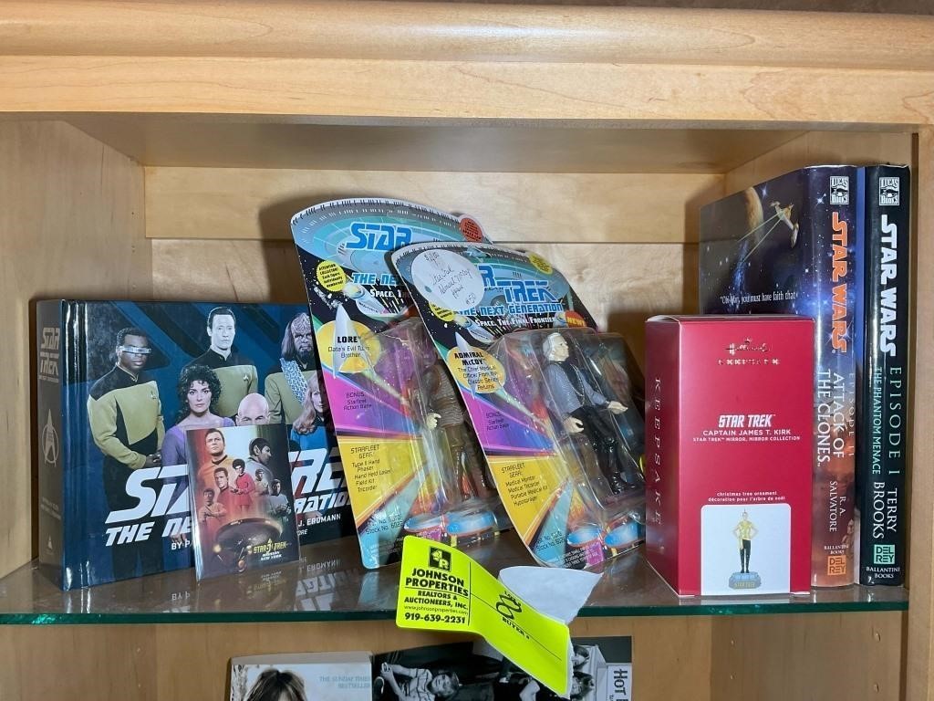 GROUP INCLUDING STAR TREK ACTION FIGURES, AND STAR