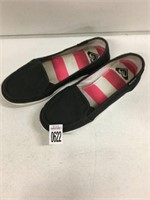 ROXY WOMENS SHOES SIZE 7(USED)