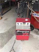 SNAP-ON BATTERY CHARGER
