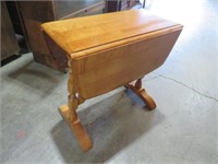 BEAUTIFUL SOLID WOOD DROP SIDE TABLE