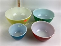 Set (4) Pyrex mixing bowls
