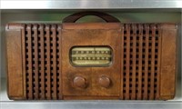 Stewart-Warner 07-5R6 Wood Case Tube Radio 14"