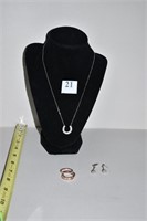 HORSE SHOE NECKLACE WITH CLEAR STONES, 3 RINGS