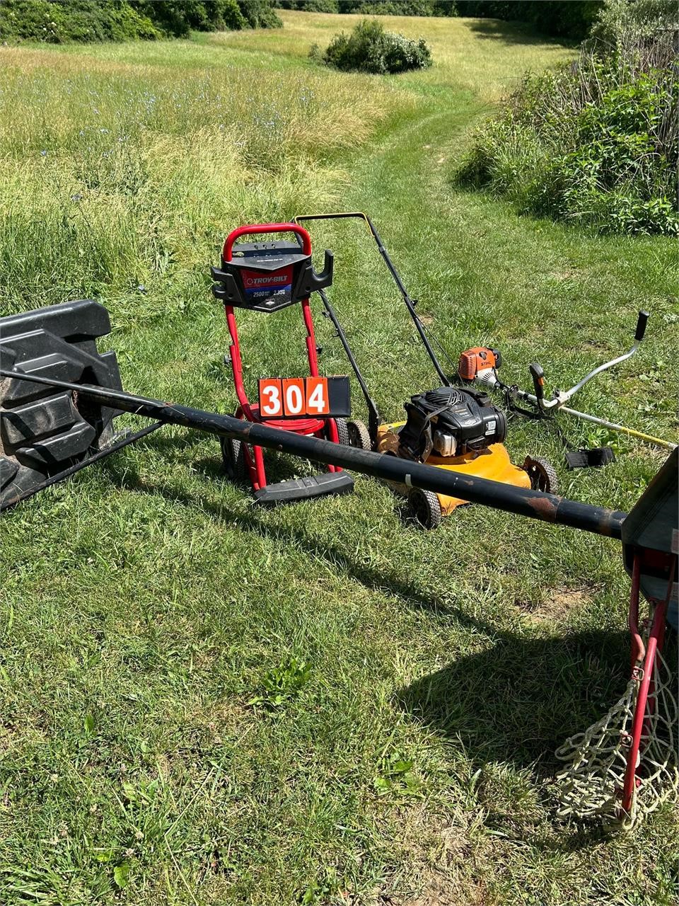 Pile of Scrap-Project Mower/Weedeater