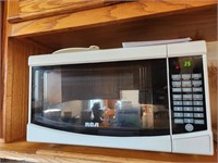 Microwave - Works! Measures 17.5" L x 11" D x 10"