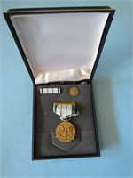 US Military Medal Commanders Award w Case