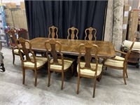 DREXEL DINING ROOM TABLE W/ 8 CHAIRS & 3 LEAVES