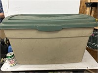Rubbermaid green storage chest