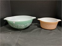 Pyrex Mixing Bowl and Casserole Dish.