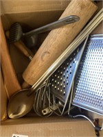 Box misc kitchen tools