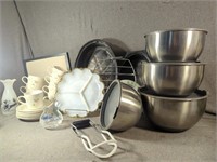 Stacking Stainless Stacking Bowls w/ Lids,