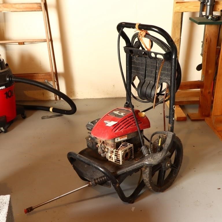 Briggs and Stratton gas powered pressure washer