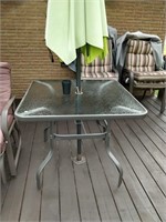 patio table and 5 chairs - 35x35"