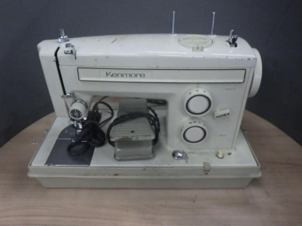 VINTAGE KENMORE SEWING MACHINE W/ CASE & PEDAL