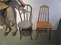 2 chaises vintages 1 en bois et 1 en métal