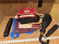 (3) umbrellas and storage bags
