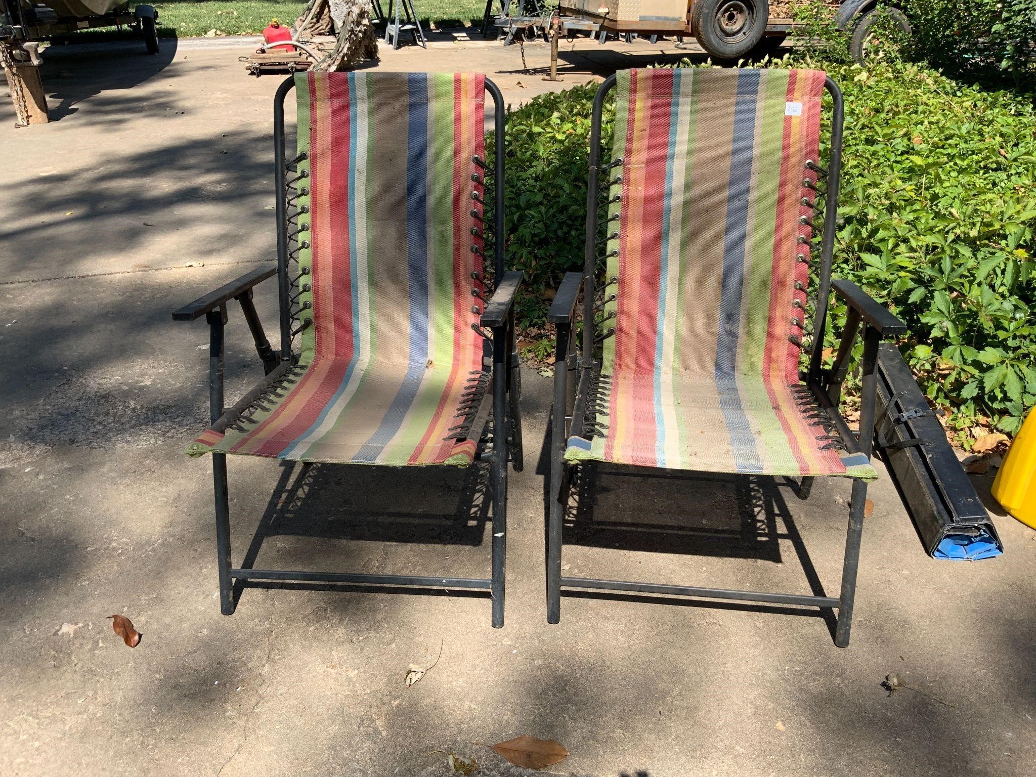 2 Folding Lawn Chairs