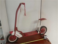 VTG RED AND WHITE SCOOTER WITH FOLDING SEAT