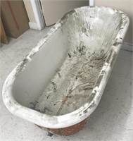 Cast iron bathtub length:61 in width:29 1/2 in
