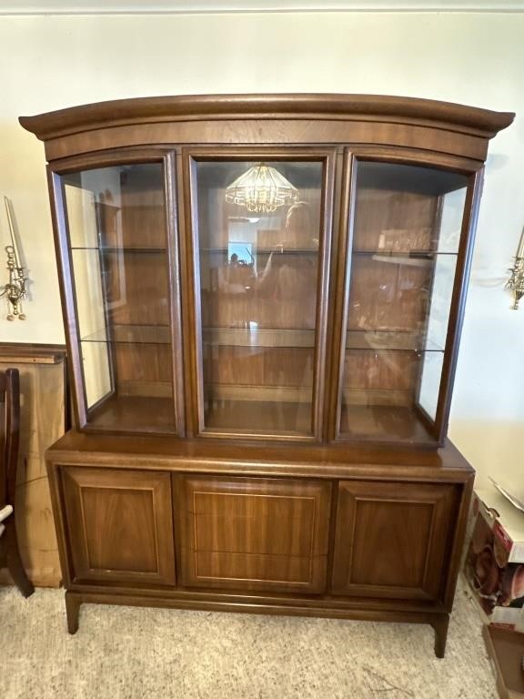 United Furniture China Cabinet