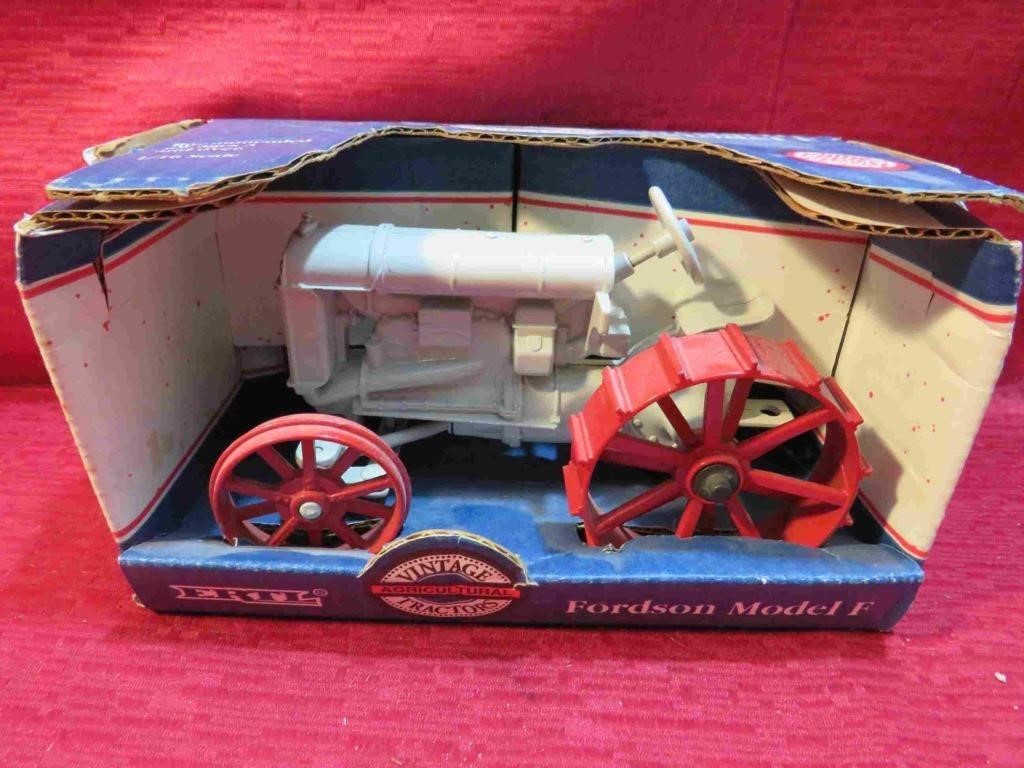 Ertl Fordson Model F Die Cast Tractor 1:16 w Box