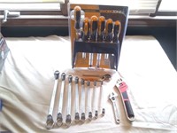 Tools - 18pc screwdriver set , wrench's 7/8 -