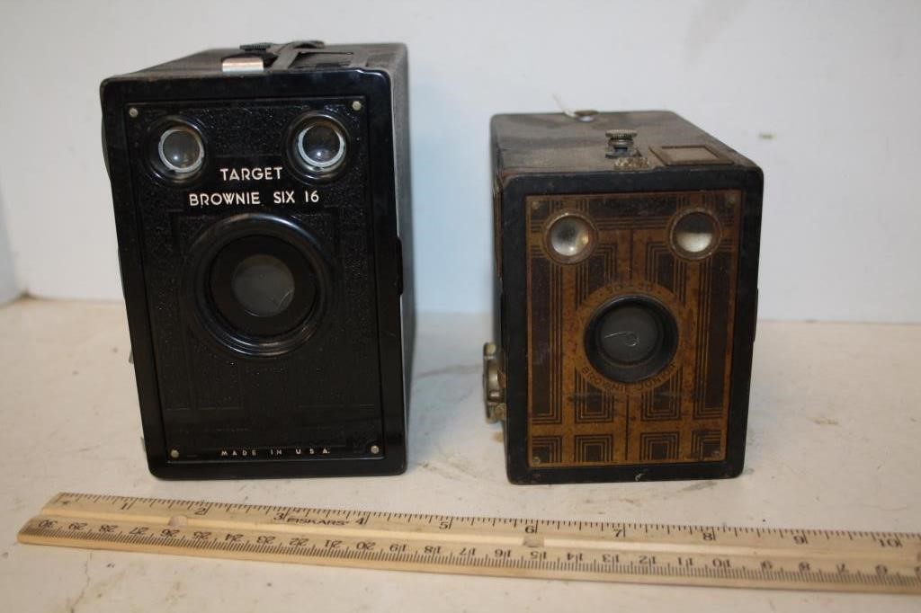 Brownie Junior Six-20 Vintage Box Camera