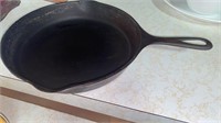 Cast iron skillet. 9 1/2 in. Marked 7 on bottom