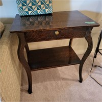 B222 Wood table