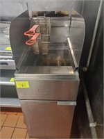 DEEP FRYER WITH DOUBLE SIDE SPLASHES ON WHEELS