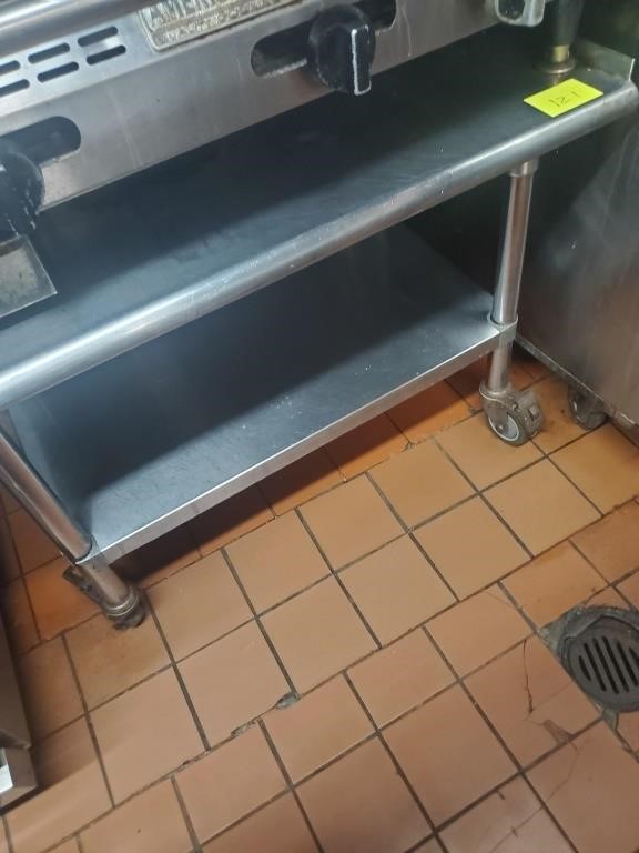 SS GRILL STAND ON WHEELS 36" X 30" X 29"