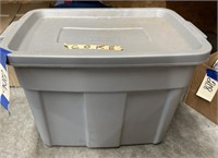 Rubbermaid 18 Gal Tub w/Lid