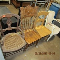GROUP OF 4 CHAIRS