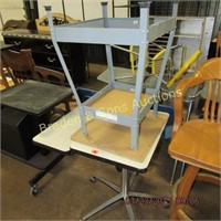 GROUP OF 2 SMALL DESK
